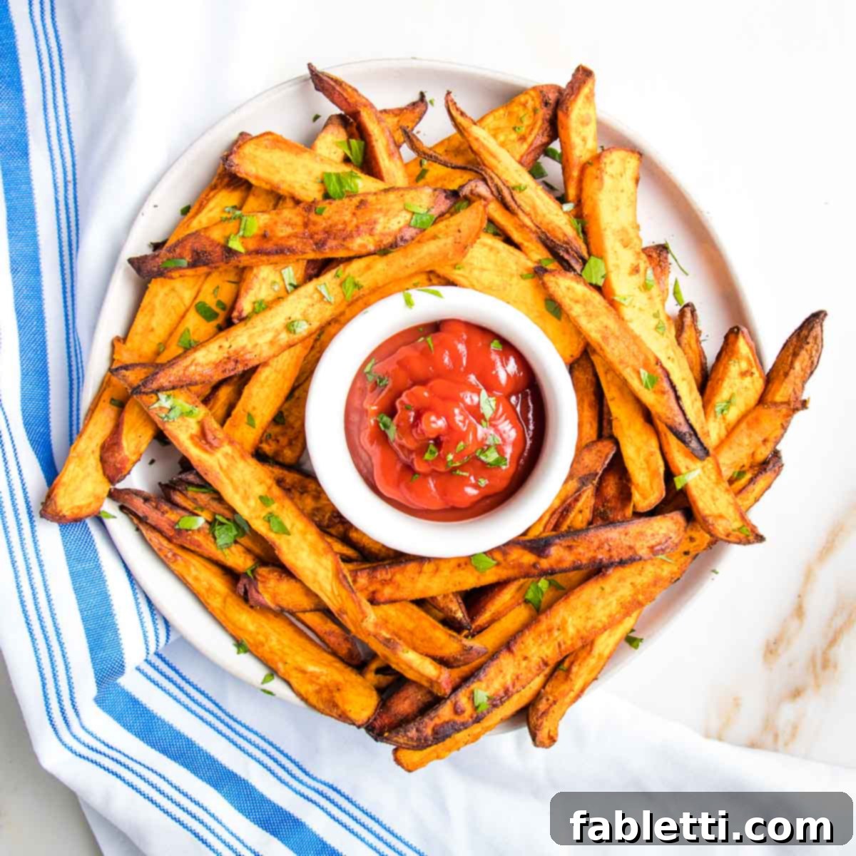 Golden Crispy Sweet Potato Fries 1 featured 4228