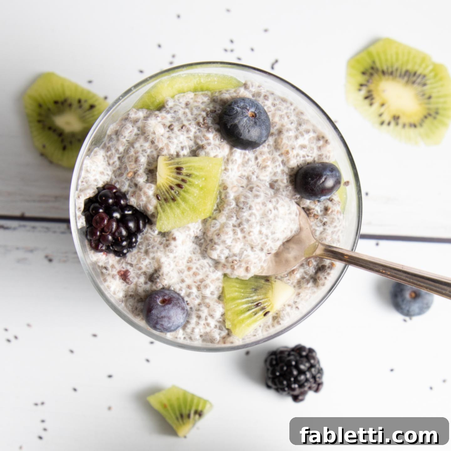 Creamy Vanilla Chia Pudding 1 featured 7410